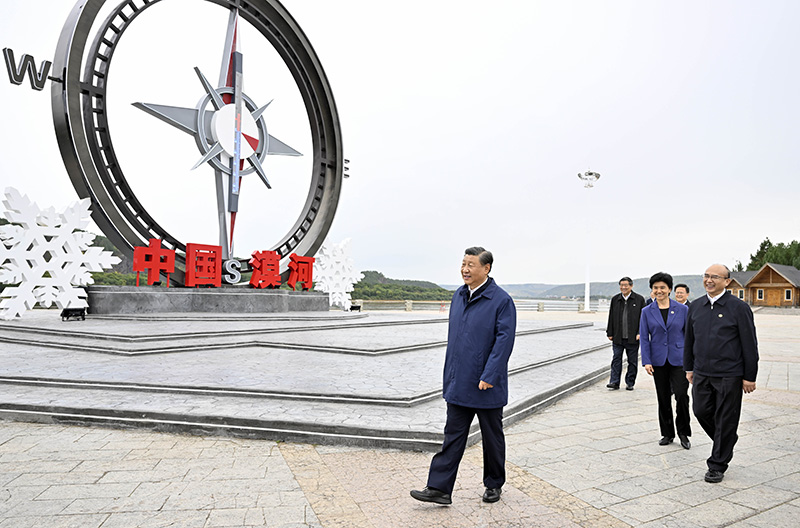 9月6日至8日，中共中央总书记、国家主席、中央军委主席习近平在黑龙江考察。这是6日下午，习近平在大兴安岭地区漠河市北极村考察。